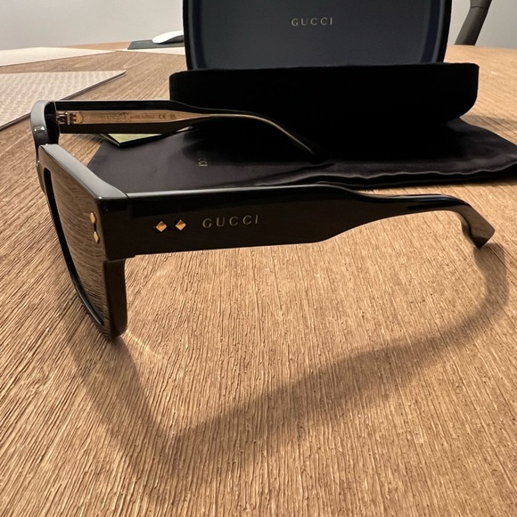 Gucci RECTANGULAR FRAME SUNGLASSES